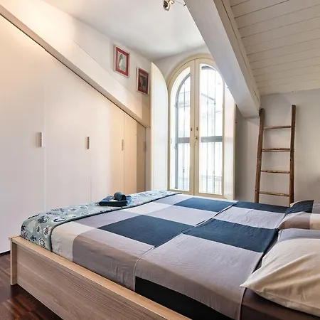 Apartamento Savoia Wooden Duplex Apt Turín